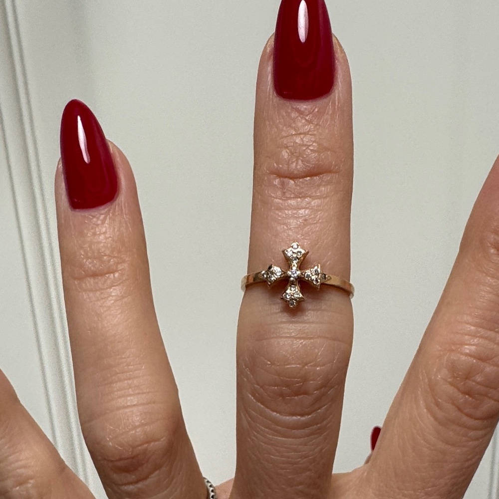 Elegant Gold Diamond Ring